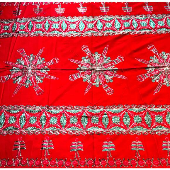Vintage 1980's Christmas buffet tablecloth red with green & gold embroidery - Picture 7 of 8